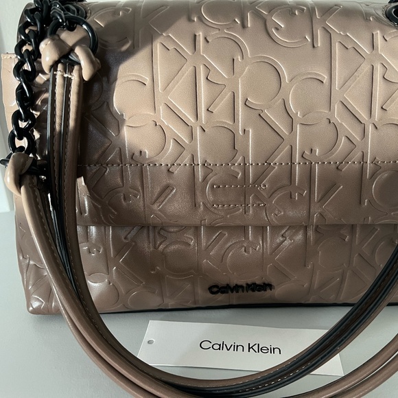 Calvin Klein begs - Picture 1 of 3